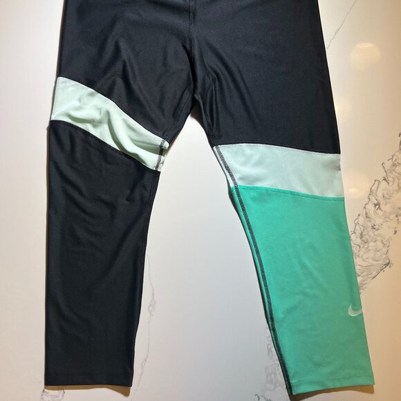 NWOT - Nike - Power Crop Leggings - Black / Green / White - Size 16 - Picture 2 of 15